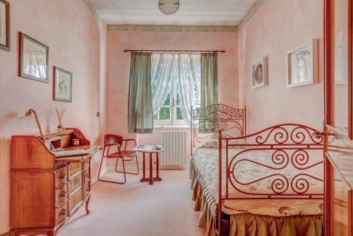 a bedroom with a bed and a dresser and a window at Villa Luce-Casa vacanza con vista panoramica mare. in Velletri