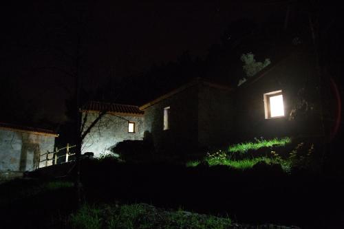 a house at night with a light in the dark at Cascata do Varosa - Turismo Rural in Vila Pouca