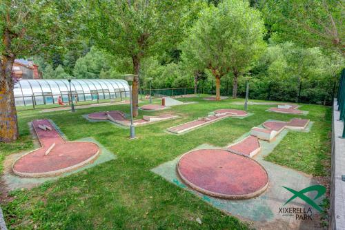 Ein Garten an der Unterkunft Apartamentos Xixerella Park Resort