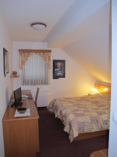 Postel nebo postele na pokoji v ubytování Apartment Sobe Ravbar