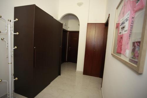 a bathroom with brown doors and a hallway at Sicily Bike di Fina Rosario in Serradifalco