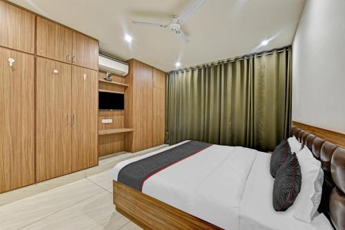 a bedroom with a bed and wooden cabinets at Townhouse 893 The Circle Rajapark in Jaipur