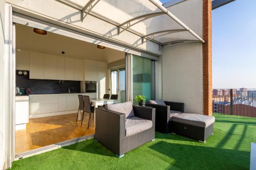 an open kitchen and living room with green grass at Terrazza Panoramica SleepInMilan in Sesto San Giovanni