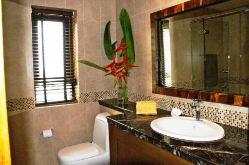 Koupelna v ubytování Fah Suay Villa - Incredible & Spacious 5 Bedrooms