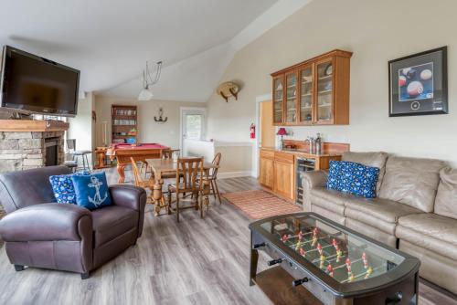 Χώρος καθιστικού στο Sand and Sea Beach House - Meredith Lodging