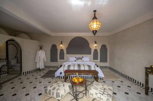 Кровать или кровати в номере Riad Jouba