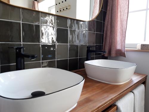 Bilik mandi di Maison Chemin, chambres d'hôtes à Amboise