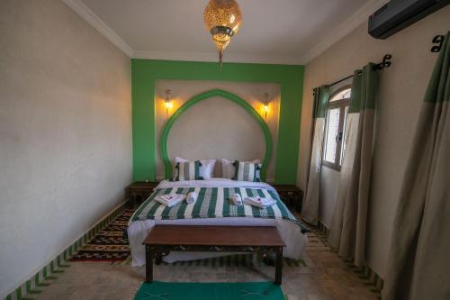 Кровать или кровати в номере Riad Jouba