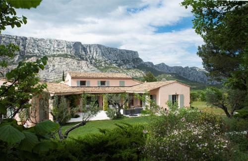 Villa provençale au cœur du pays d’Aix, piscine, vue imprenable
