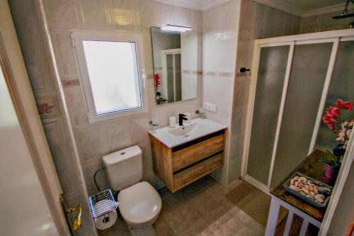 Bilik mandi di El Bruni - modern villa close to the beach in Benissa
