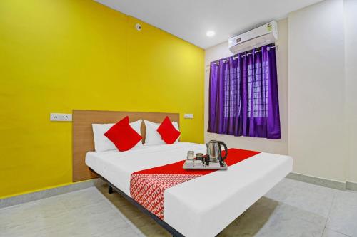 Postel nebo postele na pokoji v ubytování Hotel O Elite Stay