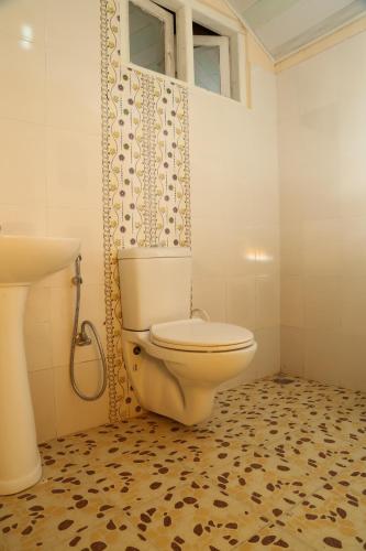 a bathroom with a toilet and a sink at View Valley Homestay in Munnar