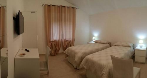 A bed or beds in a room at B&B Pian del Lago
