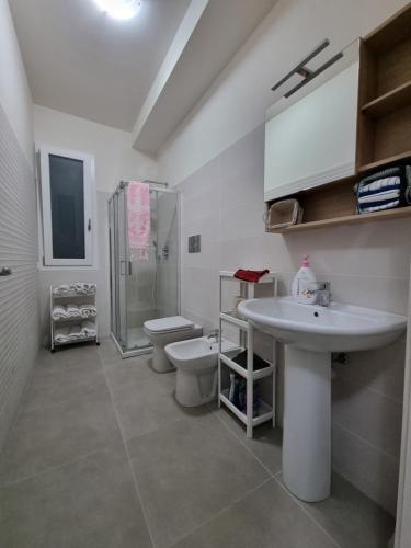 a bathroom with a sink and a toilet and a shower at Realmonte Casa vacanze Realbeach in Realmonte