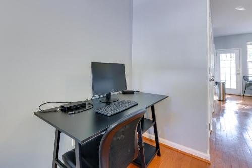 Gambar di galeri bagi Townhome with Community Pool 11 Mi to Dtwn Raleigh! di Morrisville