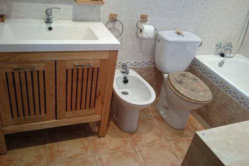 a bathroom with a sink and a toilet and a tub at Chalet Cerca de la playa registro VFT/MA/50455 in Vélez-Málaga