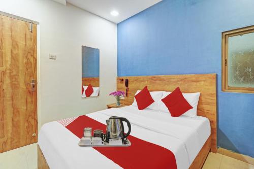 Una cama o camas en una habitación de HOTELO THE MUMBAI INN