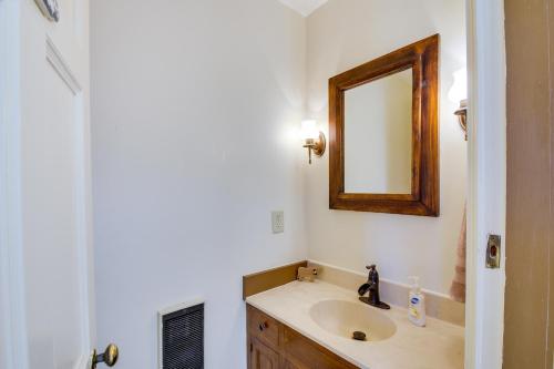 Bathroom sa Idyllic Appomattox Home with Porch and Rocking Chairs!