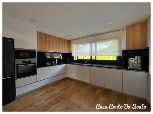 Kuchyň nebo kuchyňský kout v ubytování Casa Couto Do Souto