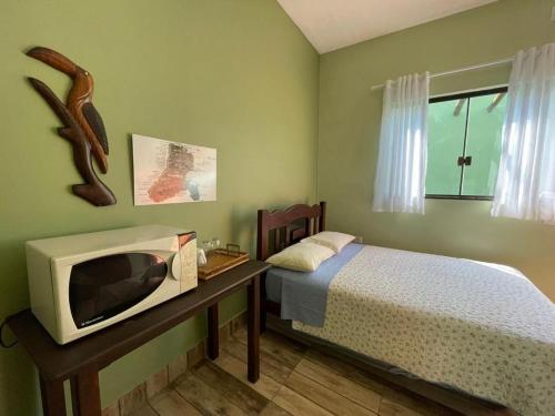 Una cama o camas en una habitación de Ilhabela 1 verde Praia do Julião suíte a 70 m da areia