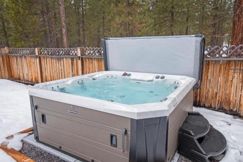 Gallery image of Pine Loop Log Cabin - Meredith Lodging in La Pine