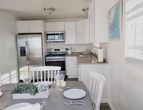 Een keuken of kitchenette bij Stylish Relaxation-Panoramic Views-Private OASIS!