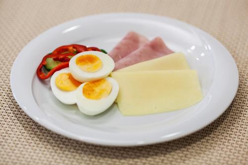 Comida en o cerca de este hotel