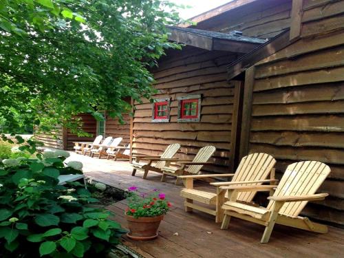 Κήπος έξω από το Finger Lakes Lodging