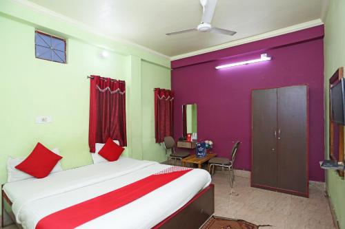 Katil atau katil-katil dalam bilik di OYO Near Kalinga Hospital