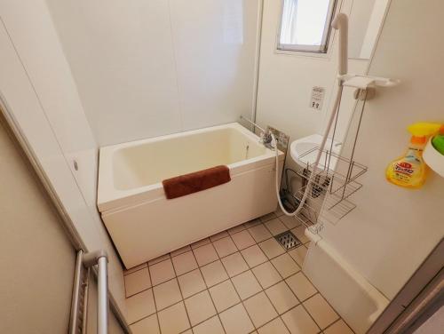 a bathroom with a bath tub and a toilet at Amber Iidabashi - Vacation STAY 89899v in Tokyo