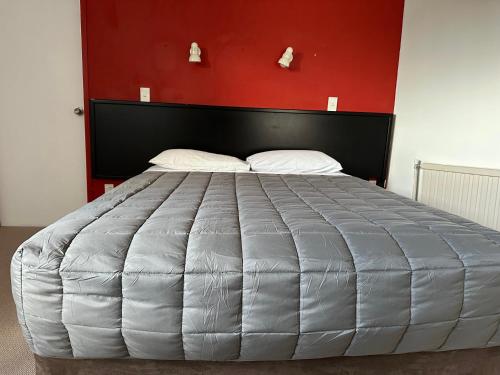 Кровать или кровати в номере MALFROY Motor Lodge Rotorua