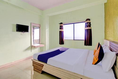 a bedroom with a large bed and a window at SPOT ON Shreekrupa in Mahabaleshwar