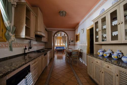 Virtuvė arba virtuvėlė apgyvendinimo įstaigoje Villa Frasquita