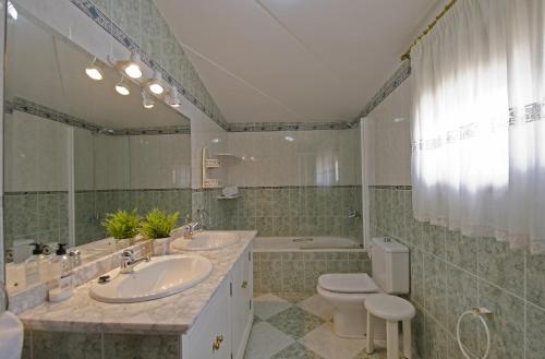 A bathroom at Villa Frasquita