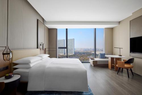 Katil atau katil-katil dalam bilik di Nantong Marriott Hotel