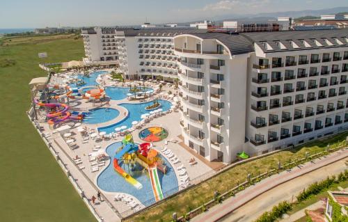 Gallery image of Calido Maris Hotel Ultra All Inclusive in Kızılot