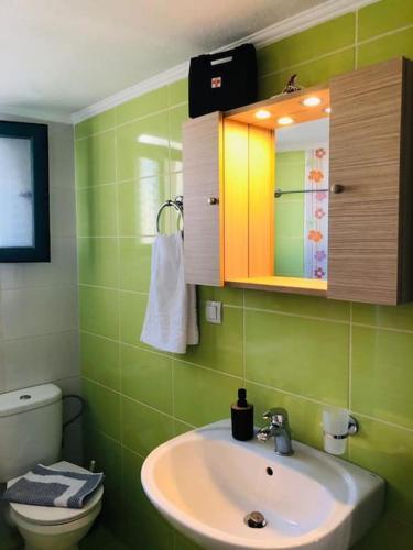 O baie la Ariadni's apartment 1