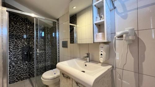a bathroom with a sink and a toilet and a shower at MANDALİN AKYAKA in Akyaka