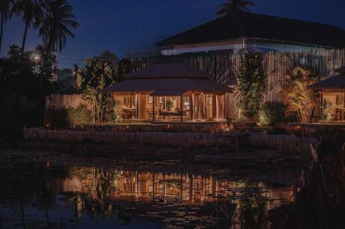 Κήπος έξω από το Aladdin Luxury Camp Phuket