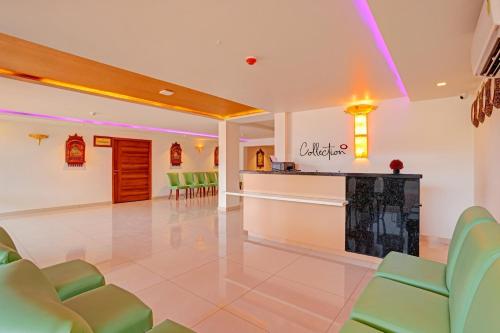 The lobby or reception area at Hotel Pallava Rajadhani
