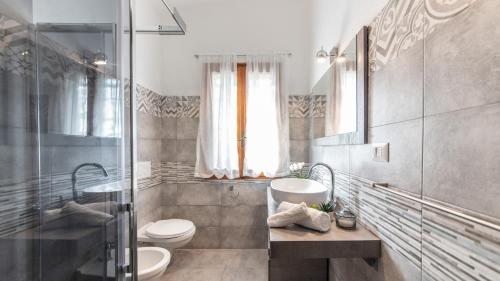 a bathroom with a toilet and a sink and a shower at Casa Valentina 6 Emma Villas in Porto Istana
