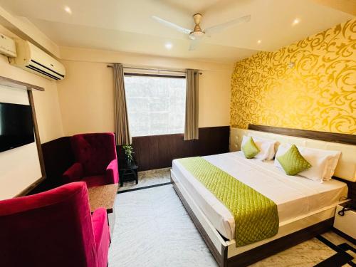 Postel nebo postele na pokoji v ubytování Hotel The Leaf - Gomti Nagar Lucknow