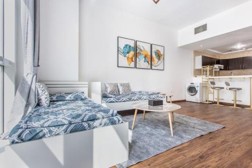 Lovely pool view 1BR Apartment