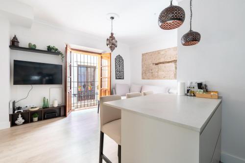 a kitchen and living room with a white counter top at La Casa (Casa familiar Premium) in Seville