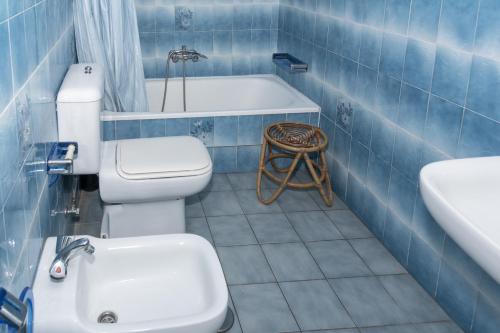 クリェラにあるFlorazar 2, Vi-1-Cのバスルーム(トイレ、洗面台、バスタブ付)