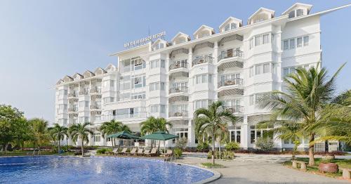 Bazén v ubytování Ben Tre Riverside Resort nebo v jeho okolí