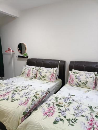 two beds sitting next to each other in a bedroom at Alyaleesya Emerald avenue 4 Brinchang for muslim in Brinchang