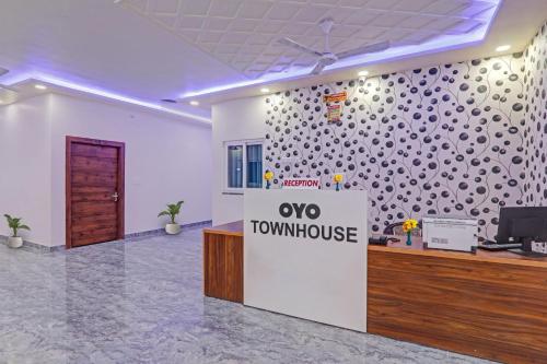 an office with a desk with at Townhouse 1160 P.s.Palace Near Amausi Metro Station in Lucknow