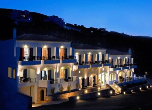 Nespecifikovaný výhled na hory nebo výhled na hory při pohledu z hotelu