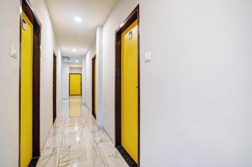Gambar di galeri bagi Super Townhouse Pine Tree di Indore